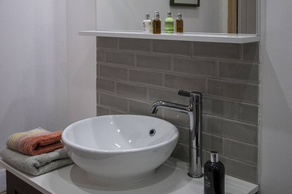 Photo of Bathroom in Caunes-Minervois