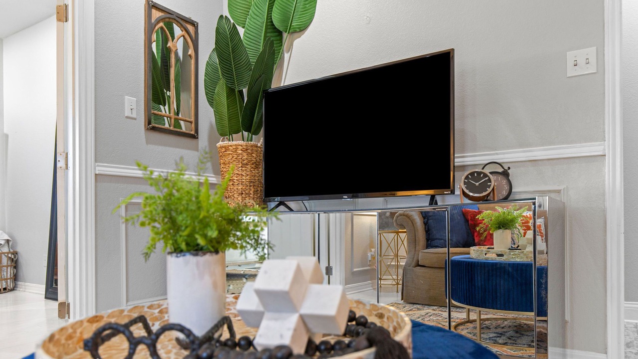 Photo of Livingroom in Sayles Blvd. Area