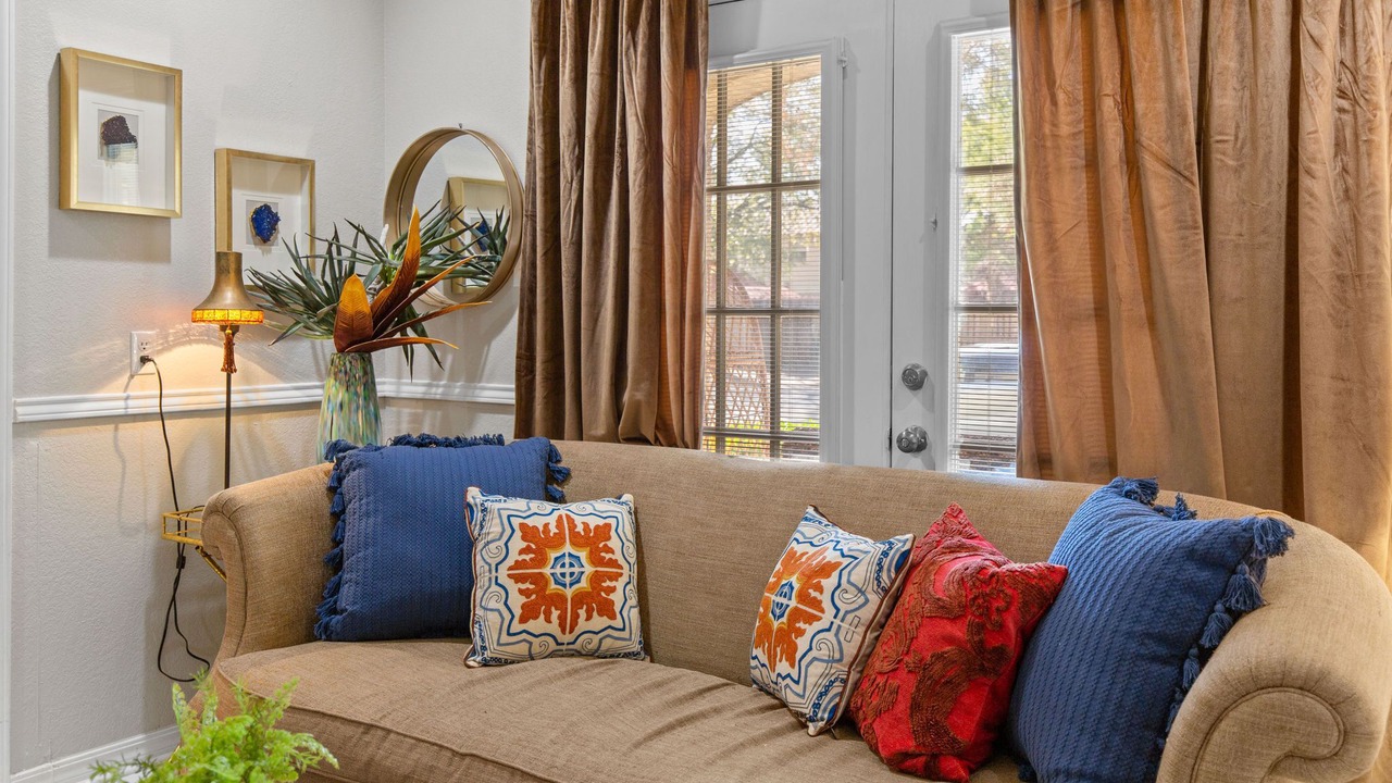 Photo of Livingroom in Sayles Blvd. Area