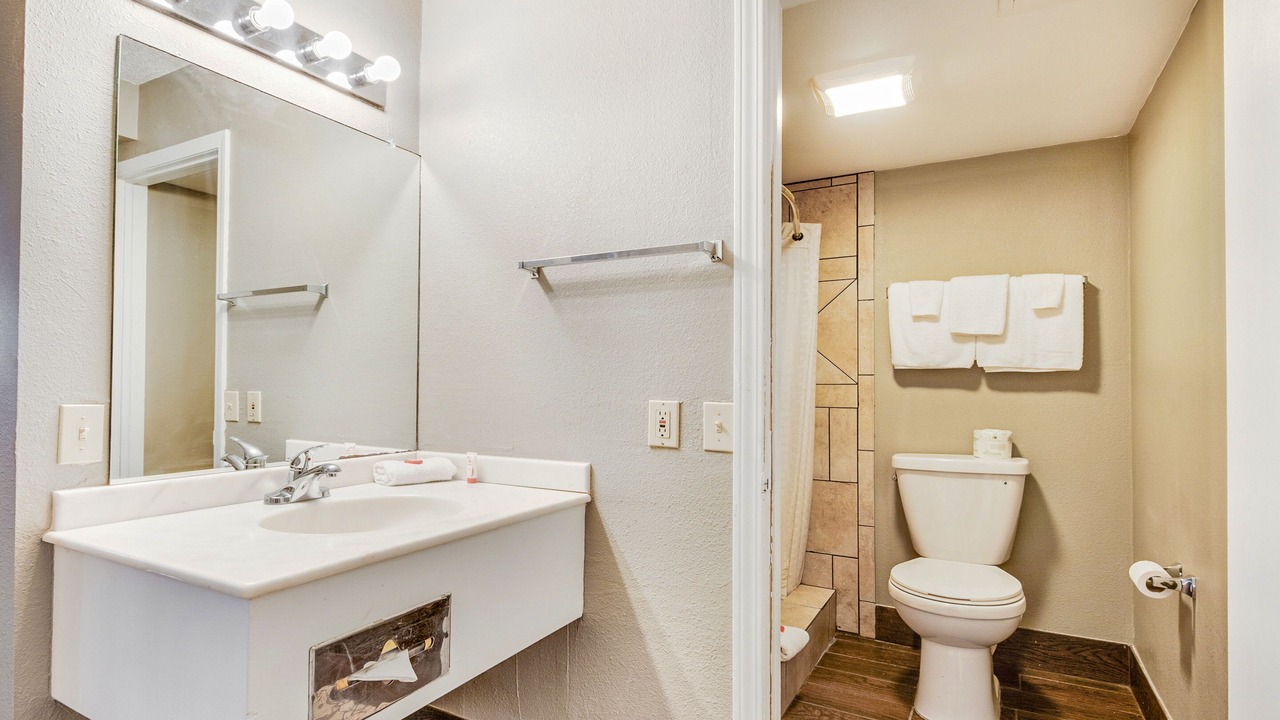 Photo of Bathroom in Elk City