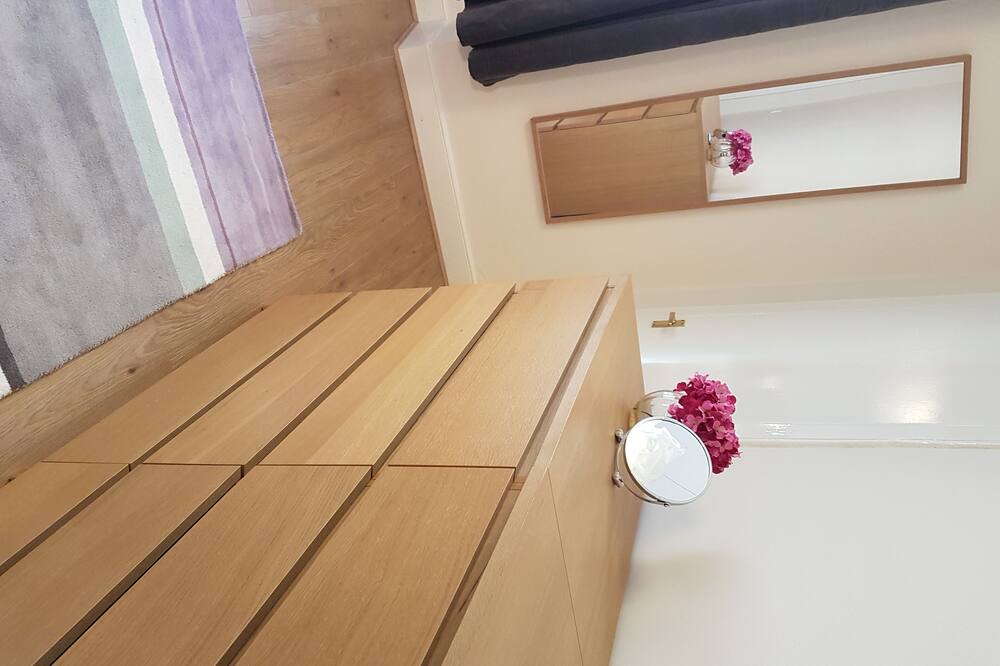 Photo of Others in Leith