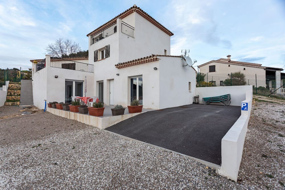 Photo of Outdoor in Drap