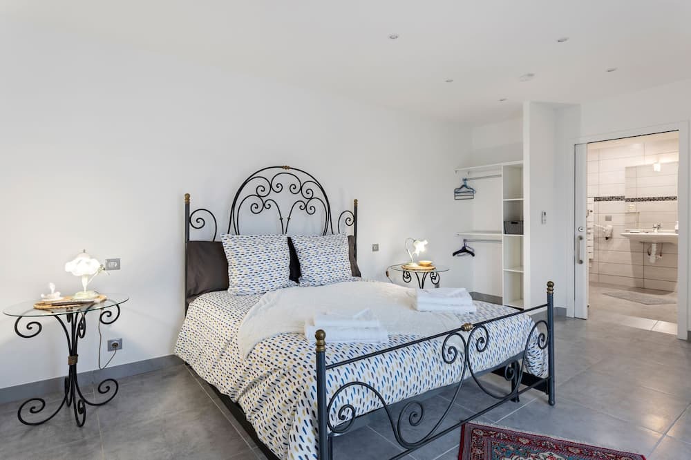 Photo of Others in Drap