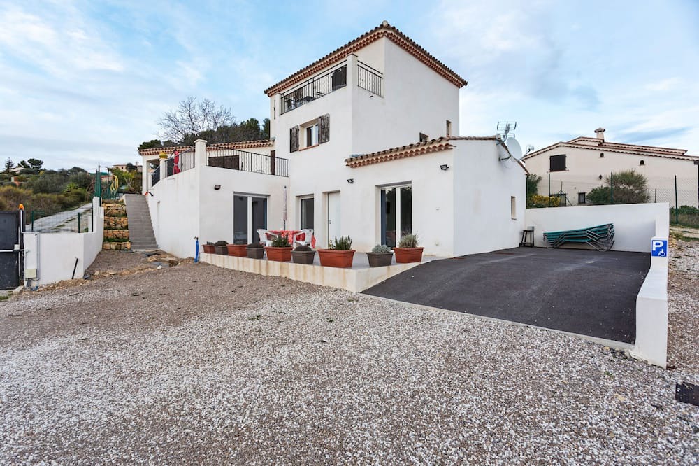 Photo of Outdoor in Drap