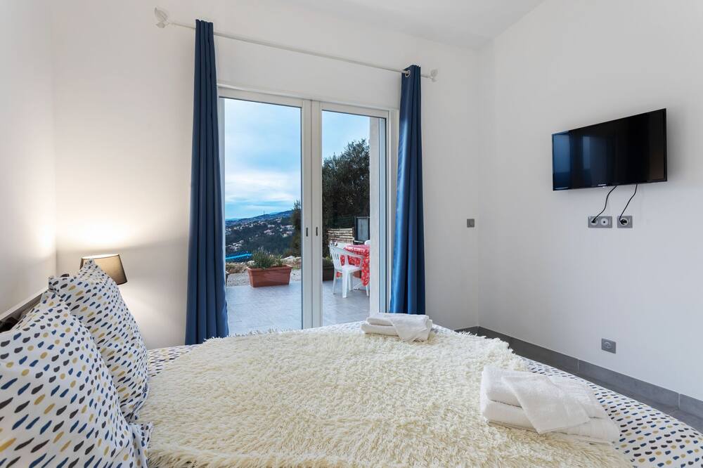 Photo of Others in Drap