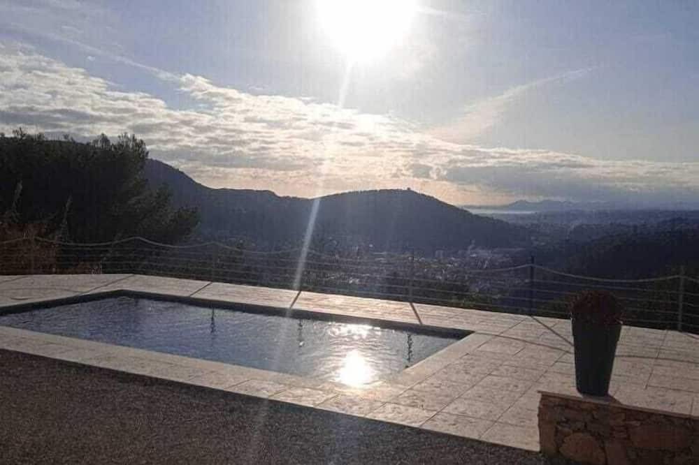 Photo of Outdoor in Drap