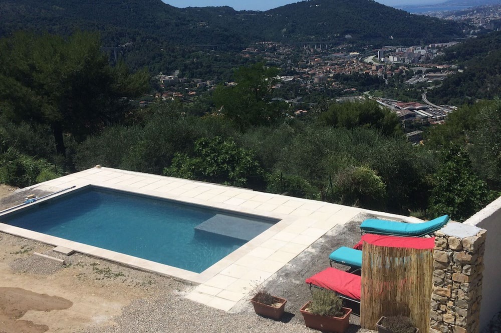 Photo of Outdoor in Drap