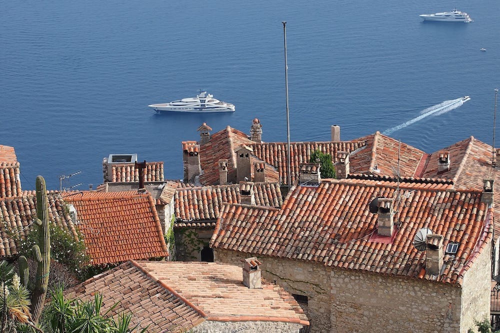 Photo of Others in Drap