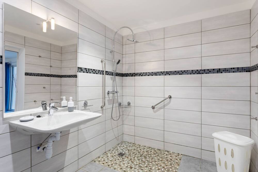Photo of Bathroom in Drap