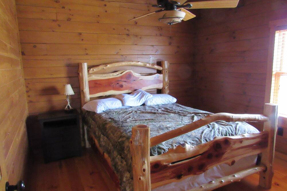Photo of Bedroom in Laurelville