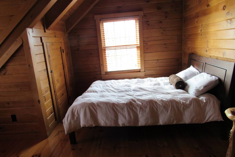 Photo of Bedroom in Laurelville