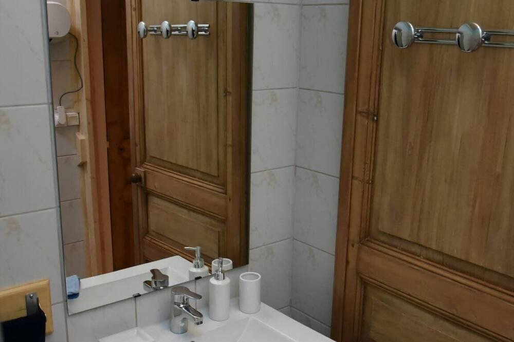 Photo of Bathroom in Charleville-Mezieres