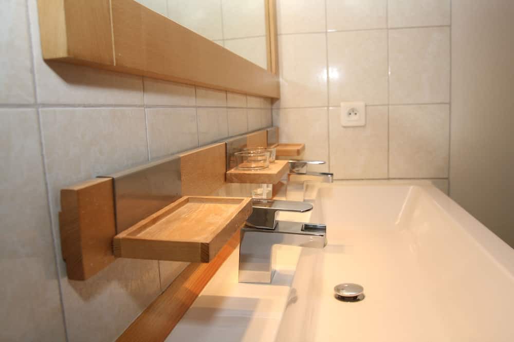 Photo of Bathroom in Savigny-Poil-Fol