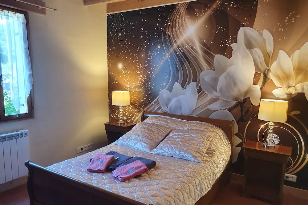 Photo of Bedroom in Savigny-Poil-Fol