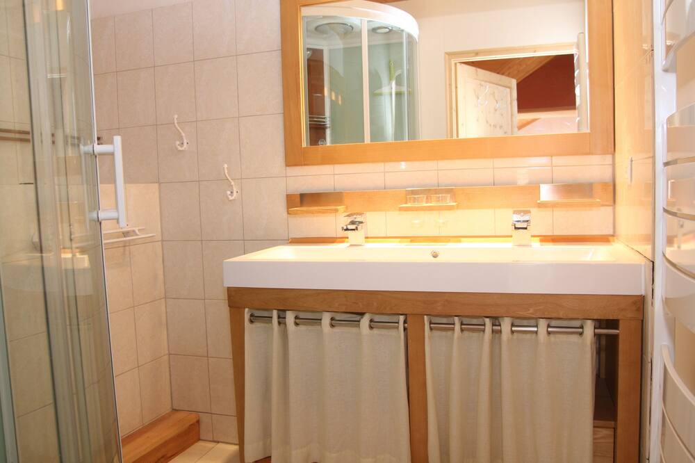 Photo of Bathroom in Savigny-Poil-Fol