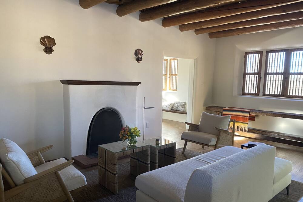 Photo of Livingroom in Historic Eastside
