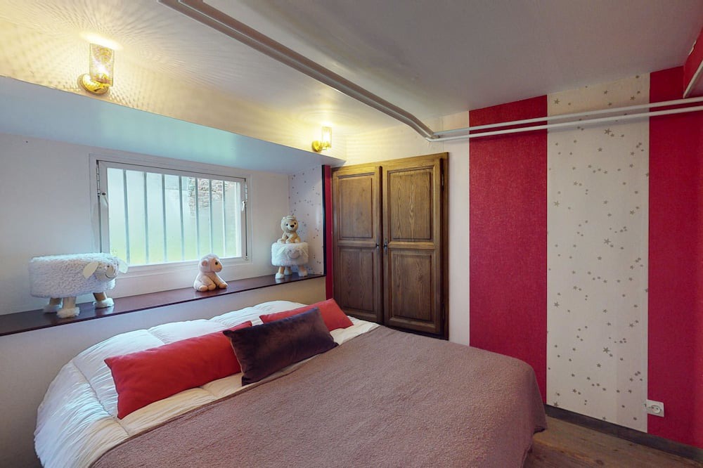 Photo of Bedroom in Villedieu-les-Poeles