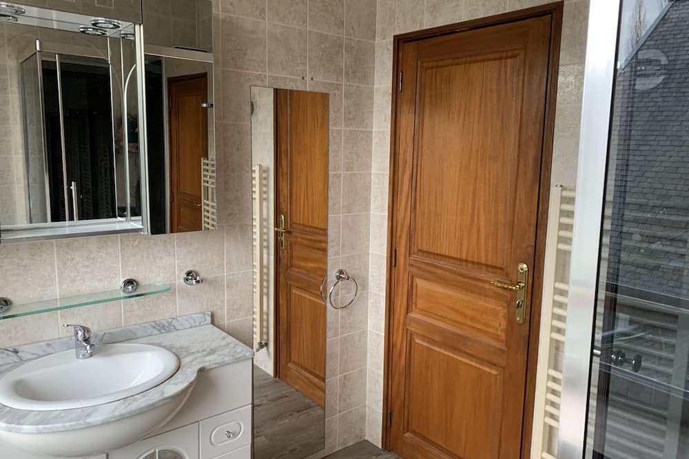 Photo of Bathroom in Villedieu-les-Poeles