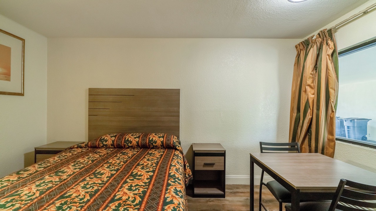 Photo of Bedroom in FM 1960