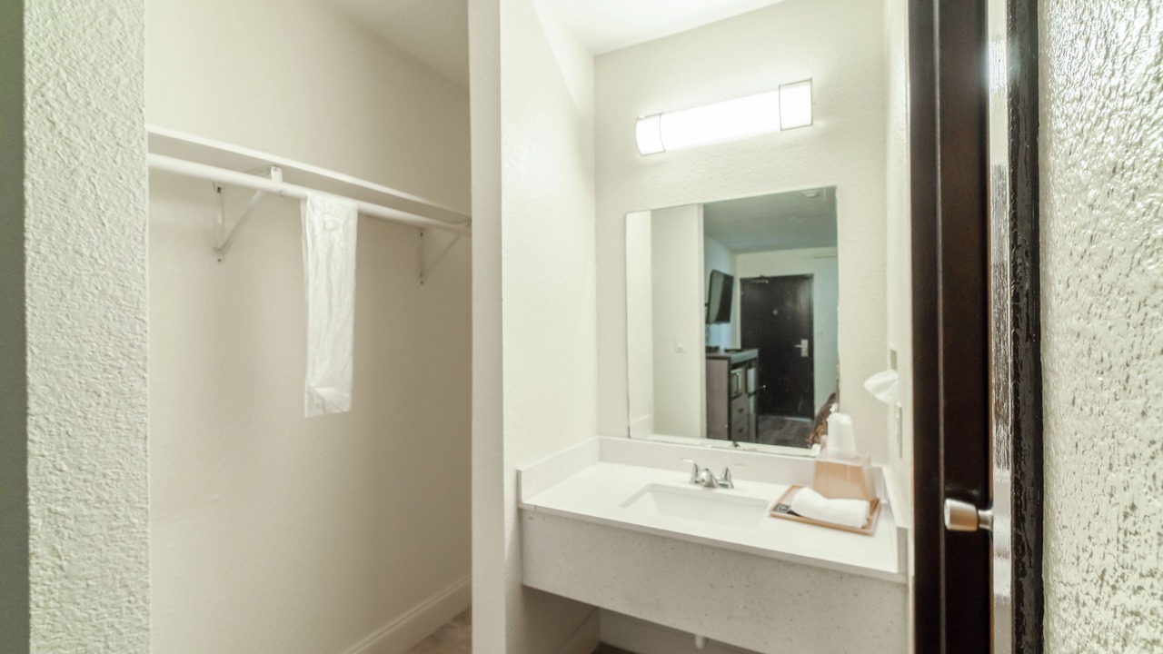 Photo of Bathroom in FM 1960