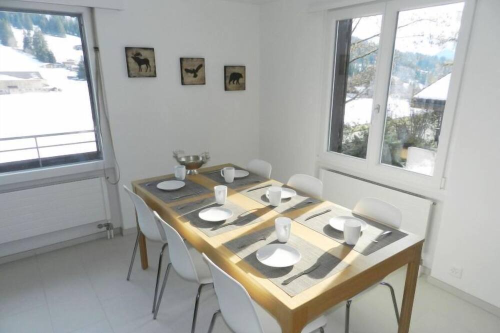 Photo of Kitchen in Saanenmoeser