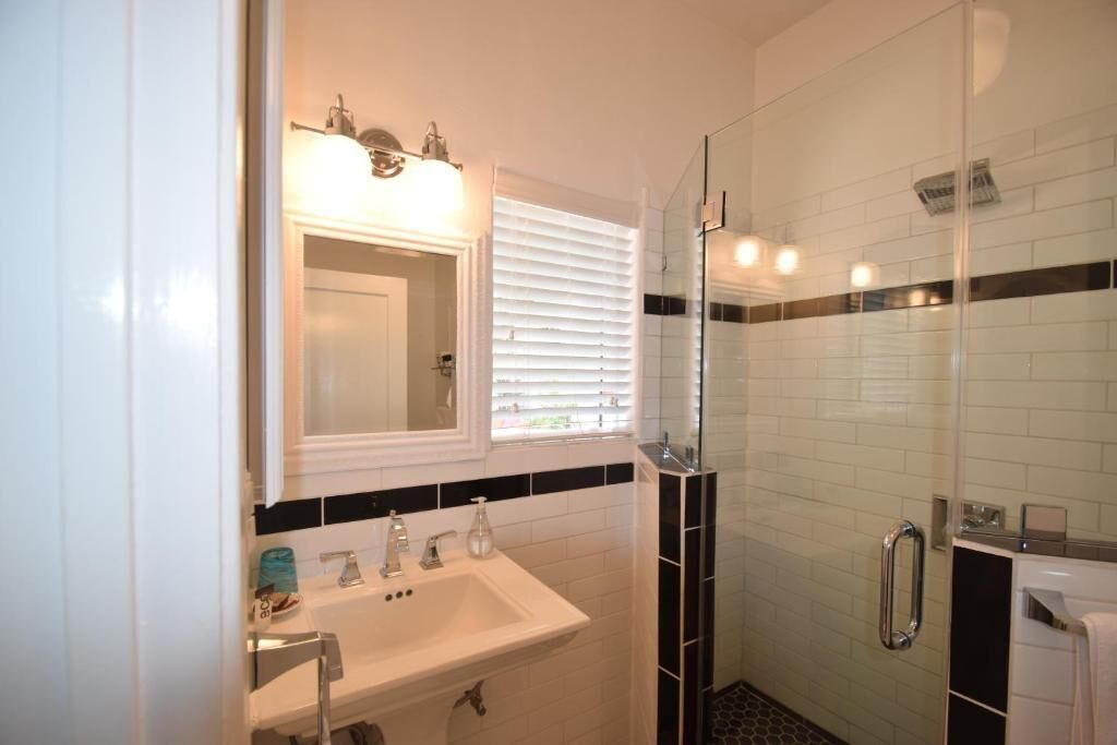 Photo of Bathroom in Pico - Robertson