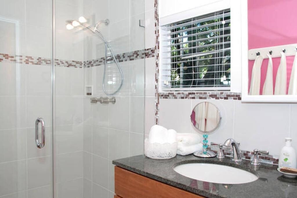 Photo of Bathroom in Pico - Robertson