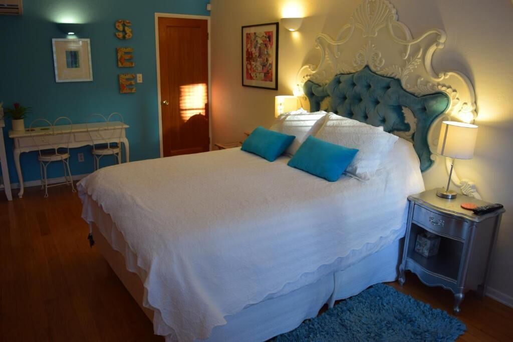 Photo of Bedroom in Pico - Robertson