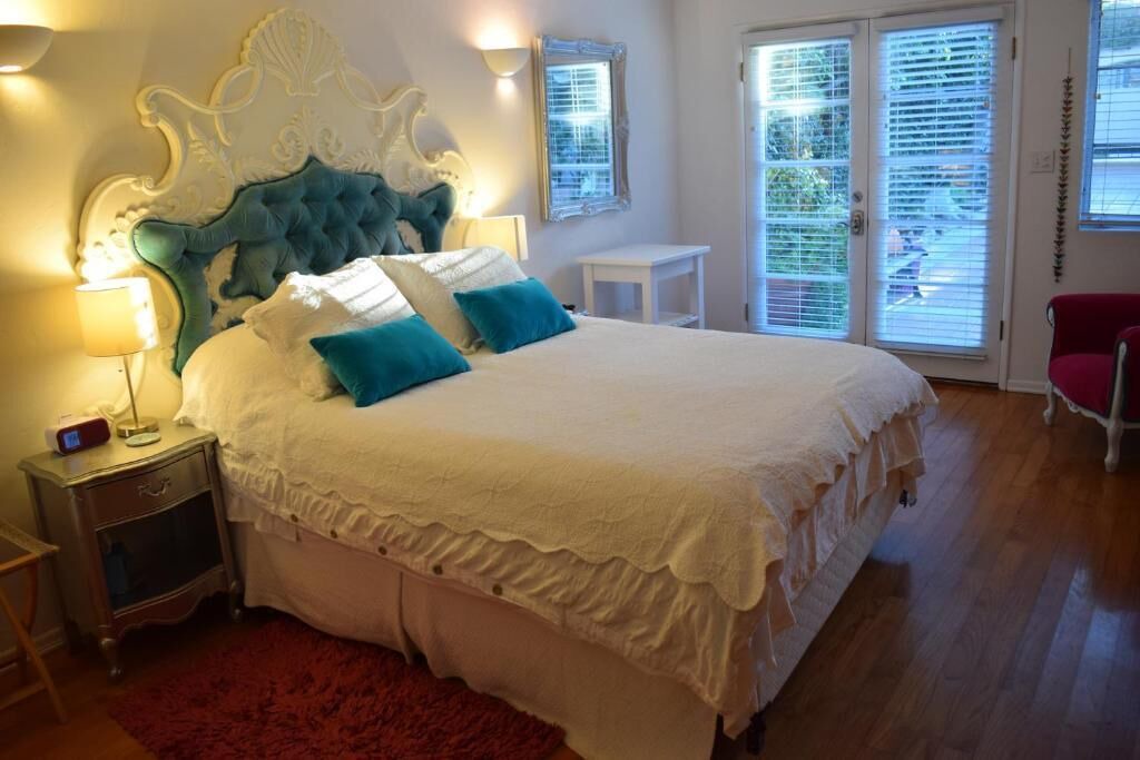Photo of Bedroom in Pico - Robertson