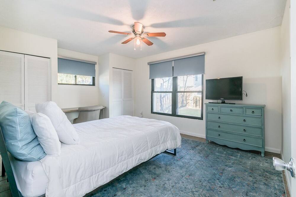 Photo of Bedroom in Neptune Beach