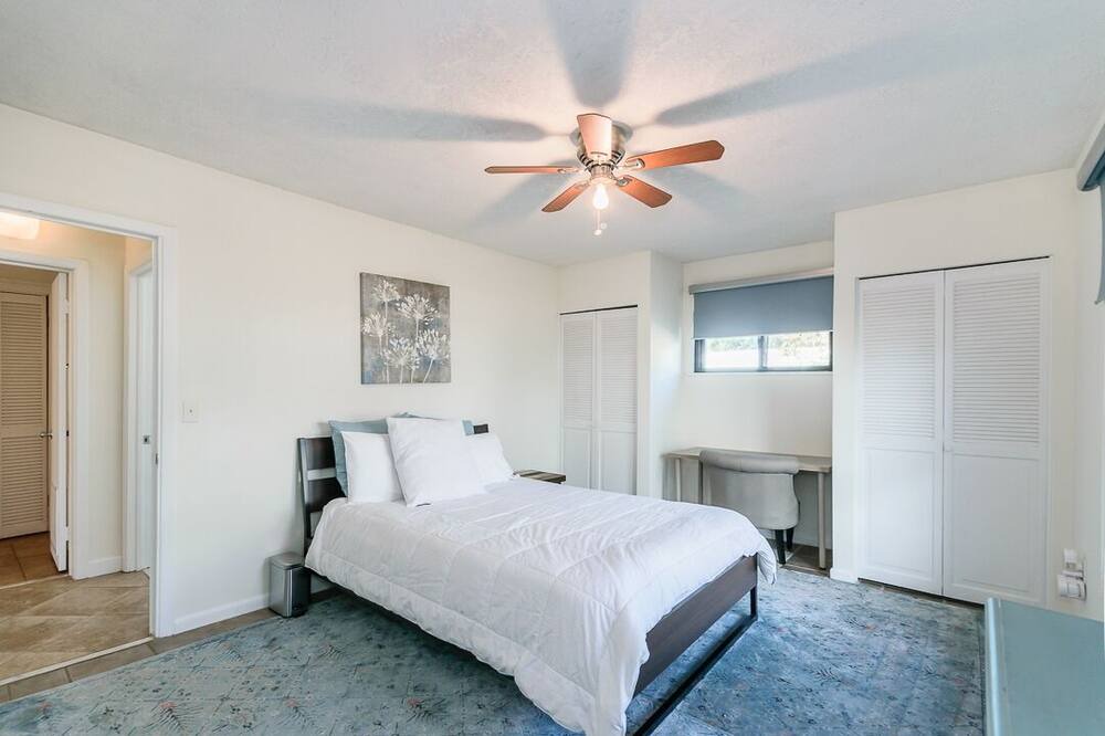 Photo of Bedroom in Neptune Beach
