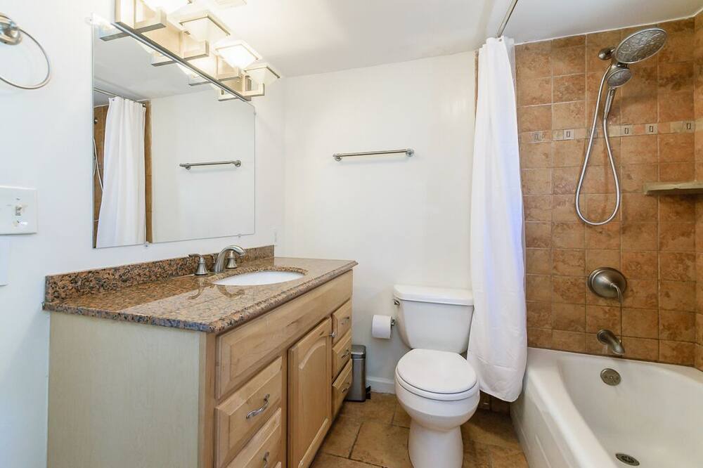 Photo of Bathroom in Neptune Beach