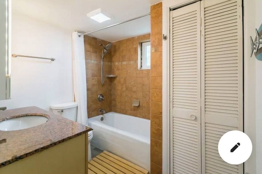 Photo of Bathroom in Neptune Beach