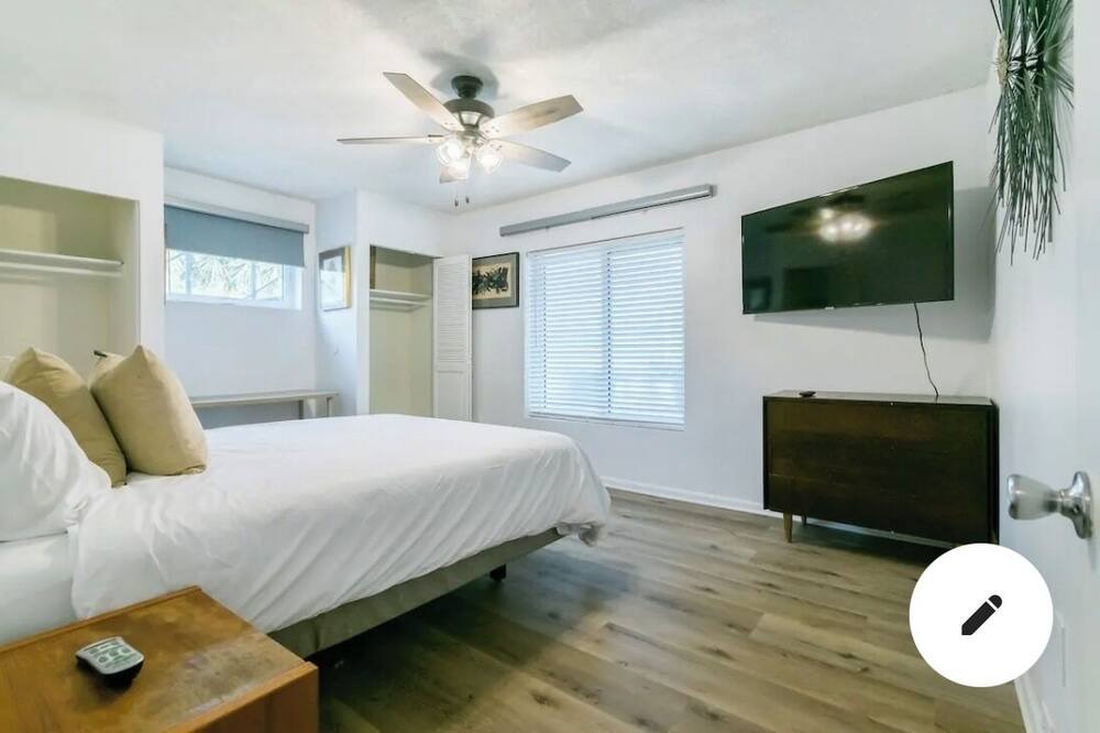 Photo of Bedroom in Neptune Beach