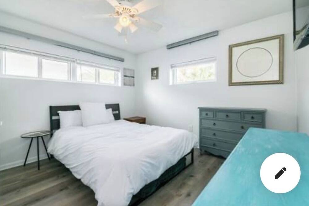 Photo of Bedroom in Neptune Beach