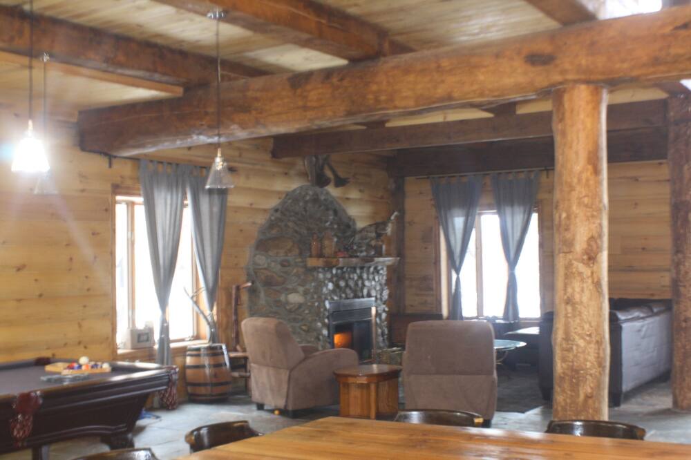 Photo of Livingroom in Wentworth-Nord