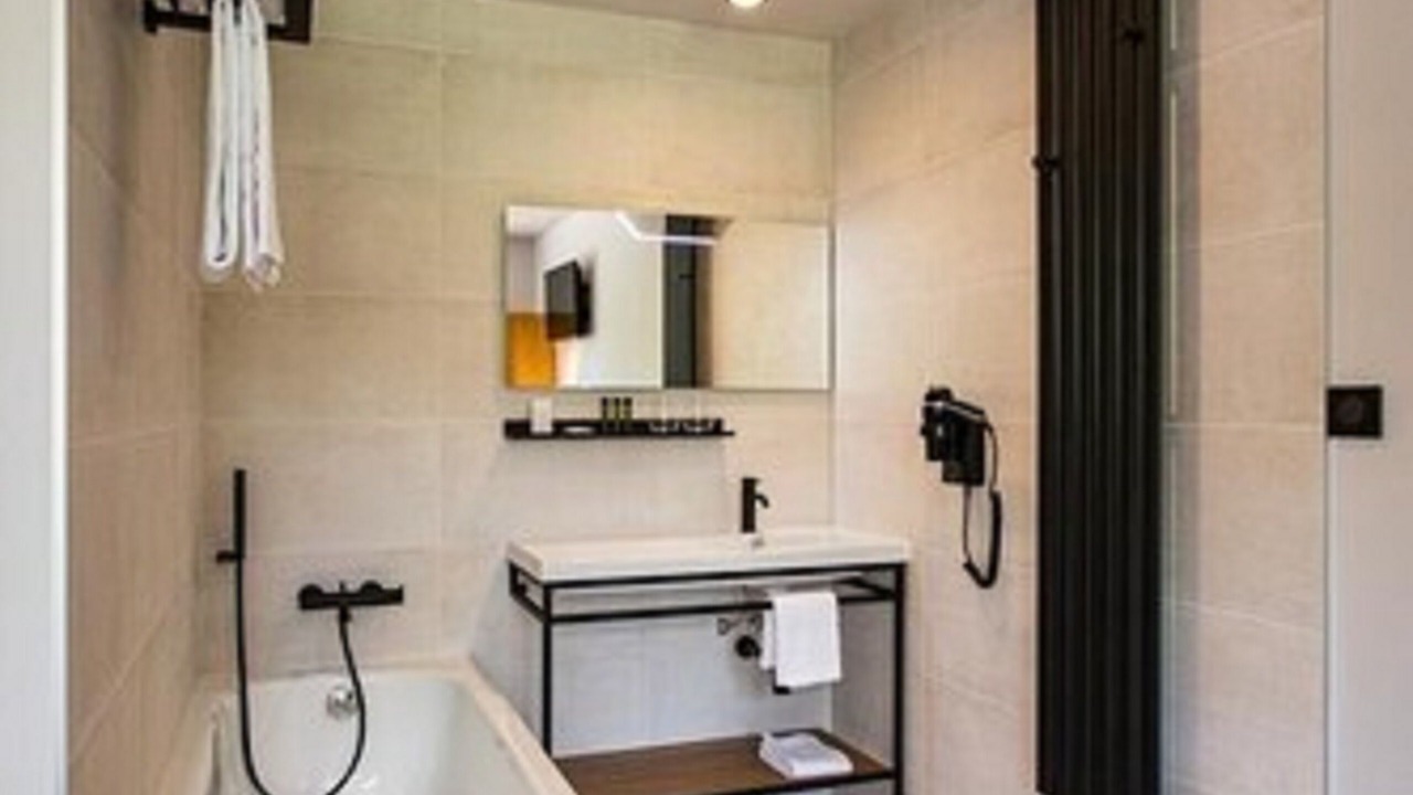 Photo of Bathroom in Savigny-les-Beaune