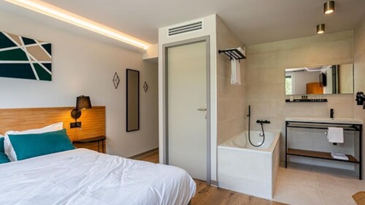 Photo of Bedroom in Savigny-les-Beaune