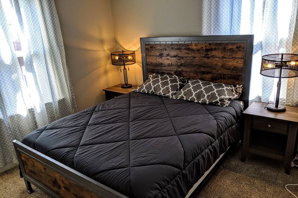 Photo of Bedroom in North Oak Park