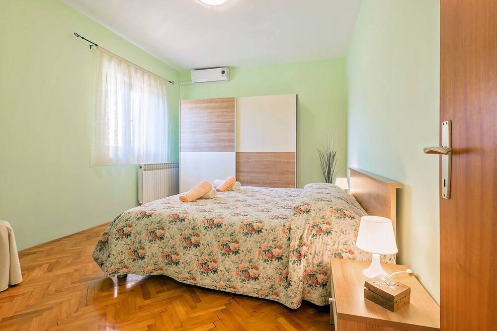 Photo of Bedroom in Skropeti