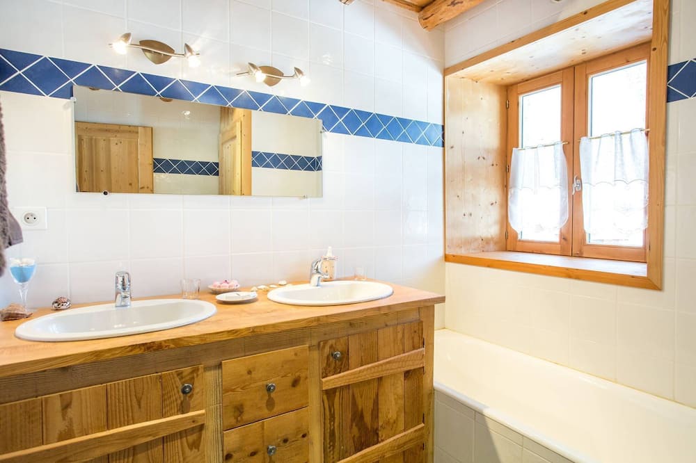 Photo of Bathroom in Montroc