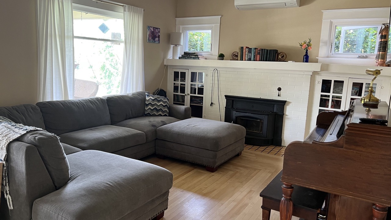 Photo of Livingroom in Roseburg