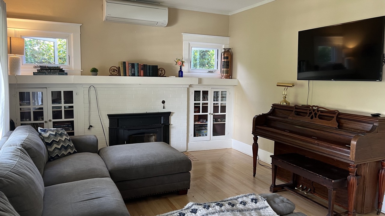 Photo of Livingroom in Roseburg