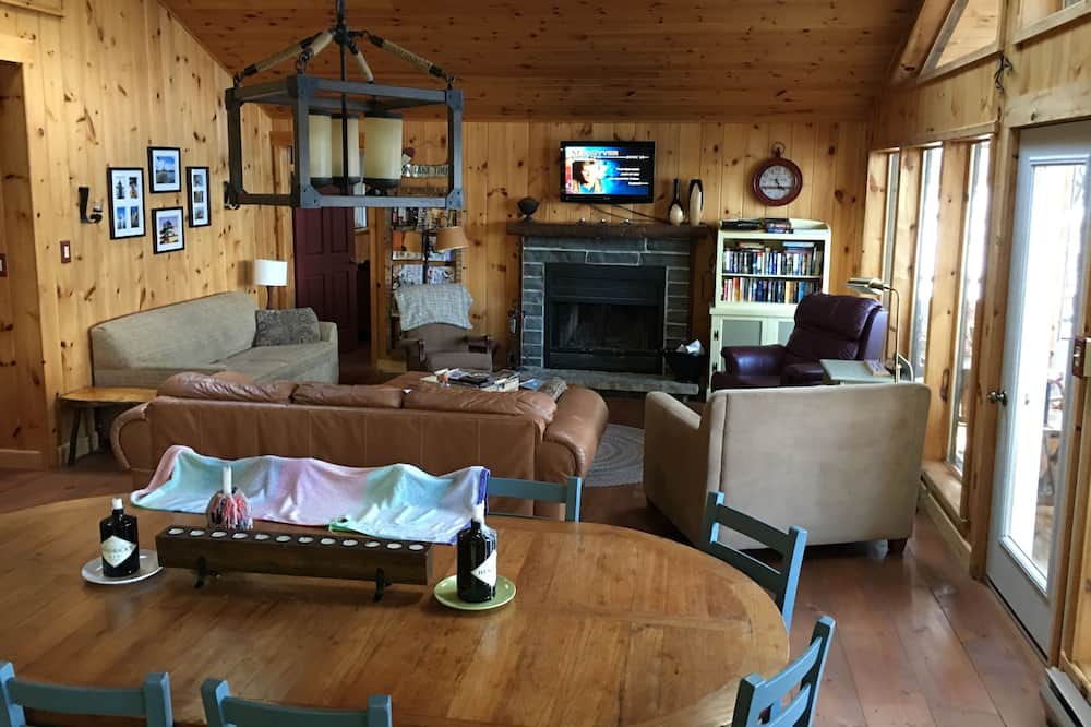 Photo of Livingroom in Gilmour