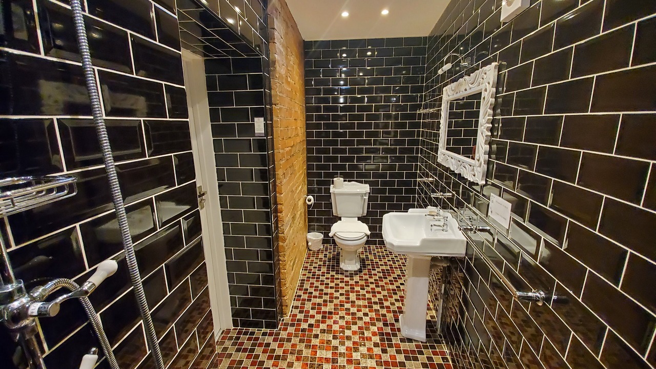 Photo of Bathroom in London Borough of Hounslow