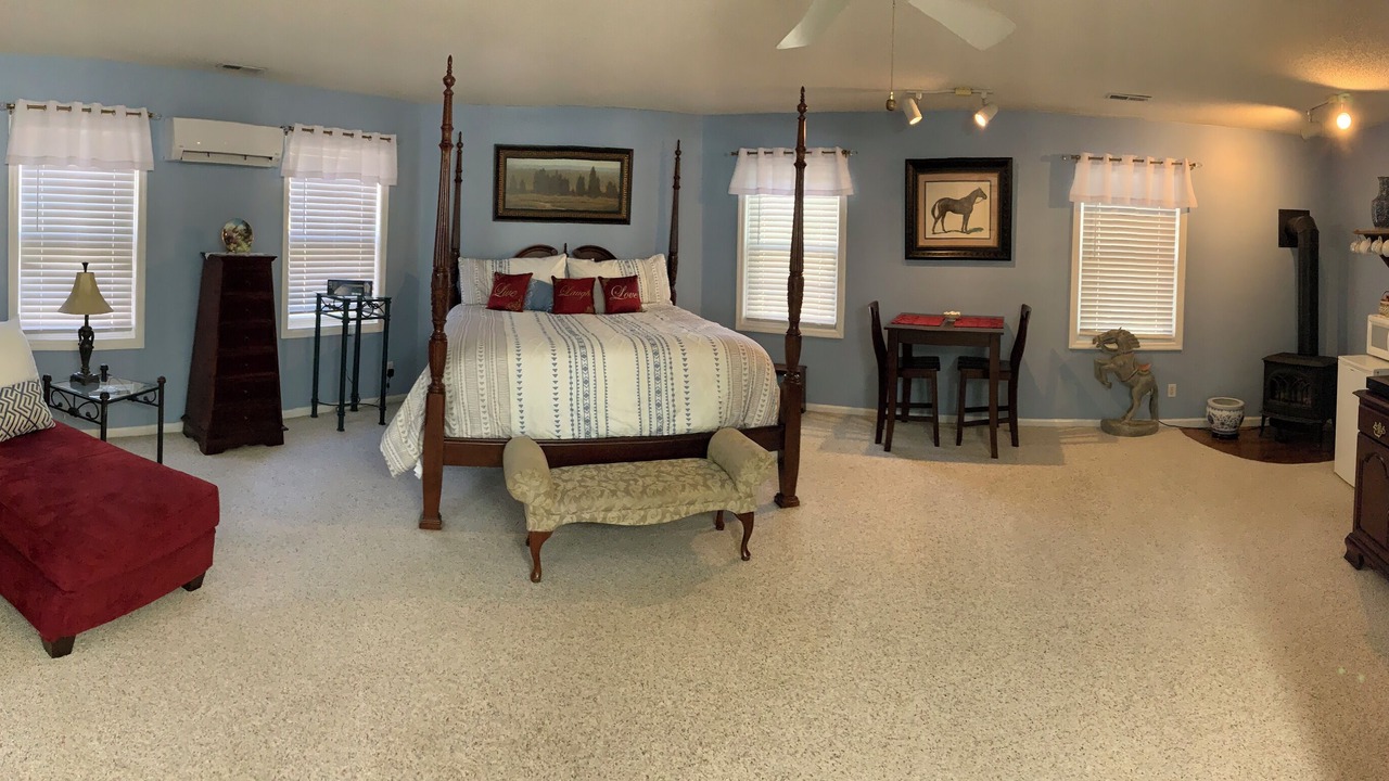 Photo of Bedroom in Roan Mountain