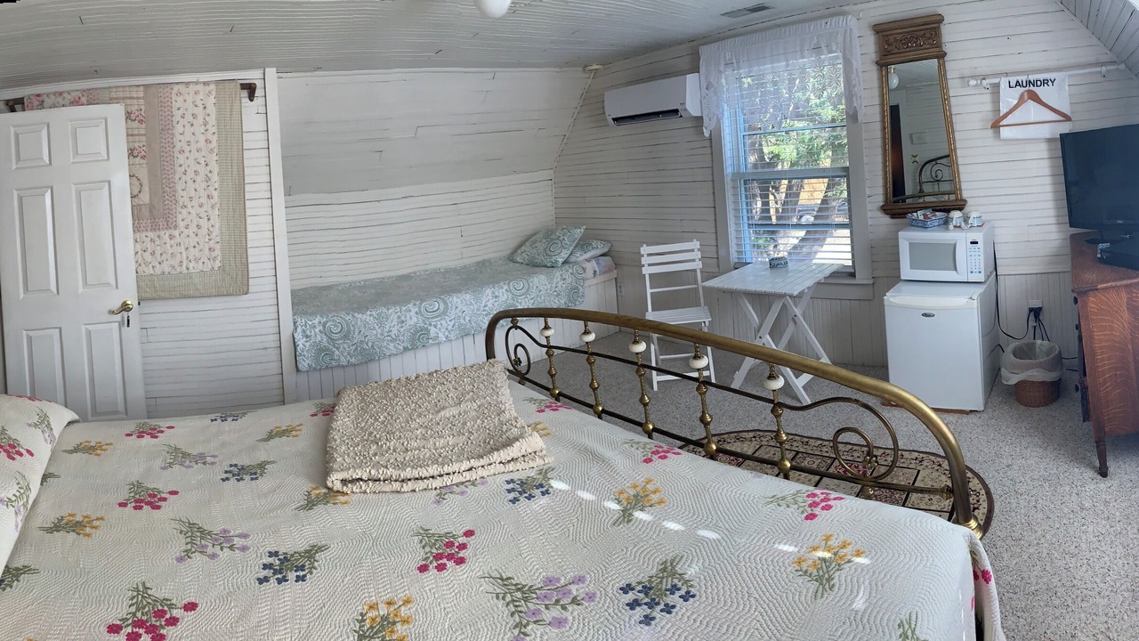 Photo of Bedroom in Roan Mountain