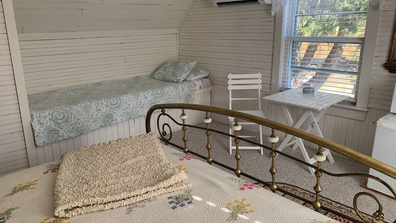 Photo of Bedroom in Roan Mountain