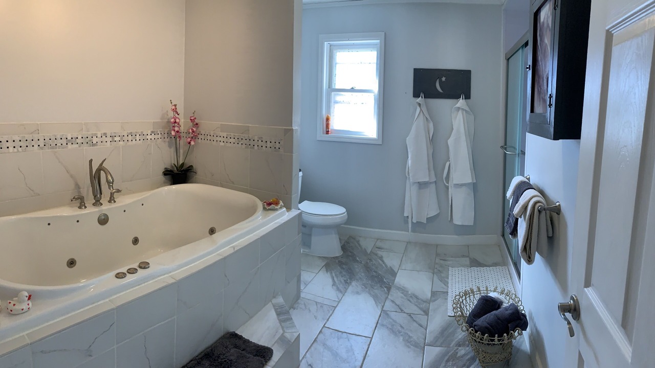 Photo of Bathroom in Roan Mountain