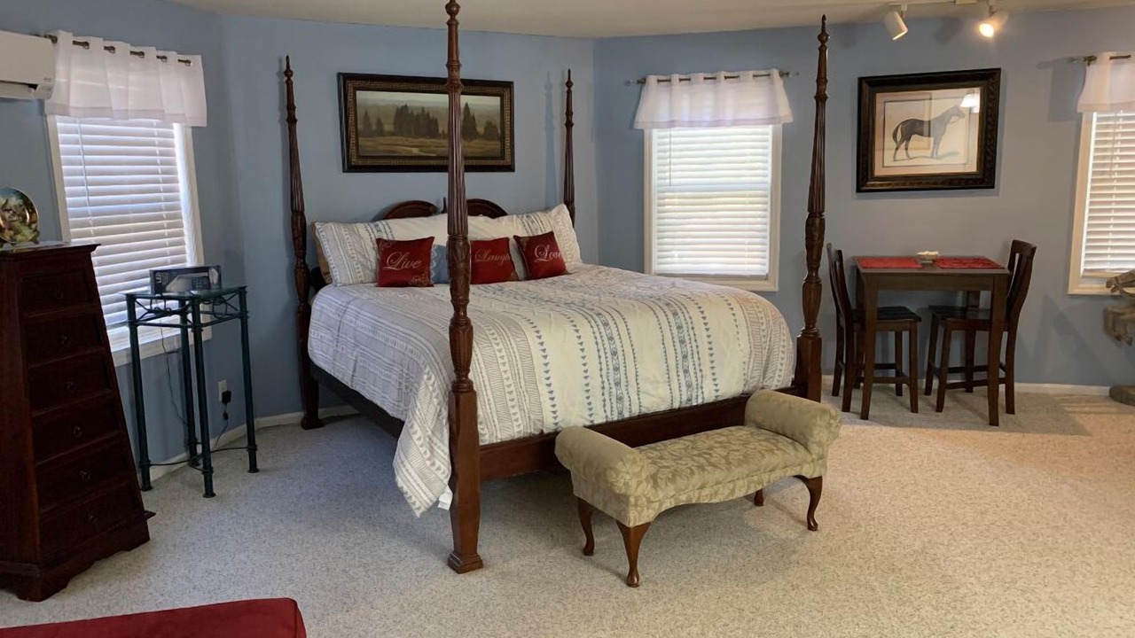 Photo of Bedroom in Roan Mountain